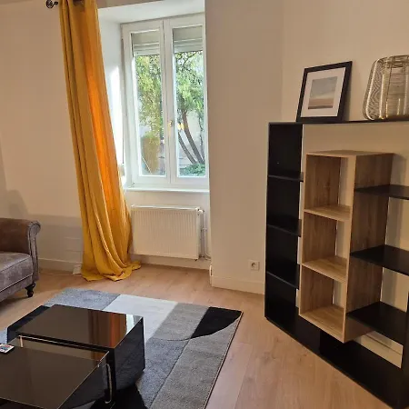 Apartment T2 Calme, Cosy Et Renove Entierement Equipe Au Rdc Seloncourt