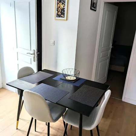 Apartment T2 Calme, Cosy Et Renove Entierement Equipe Au Rdc Seloncourt